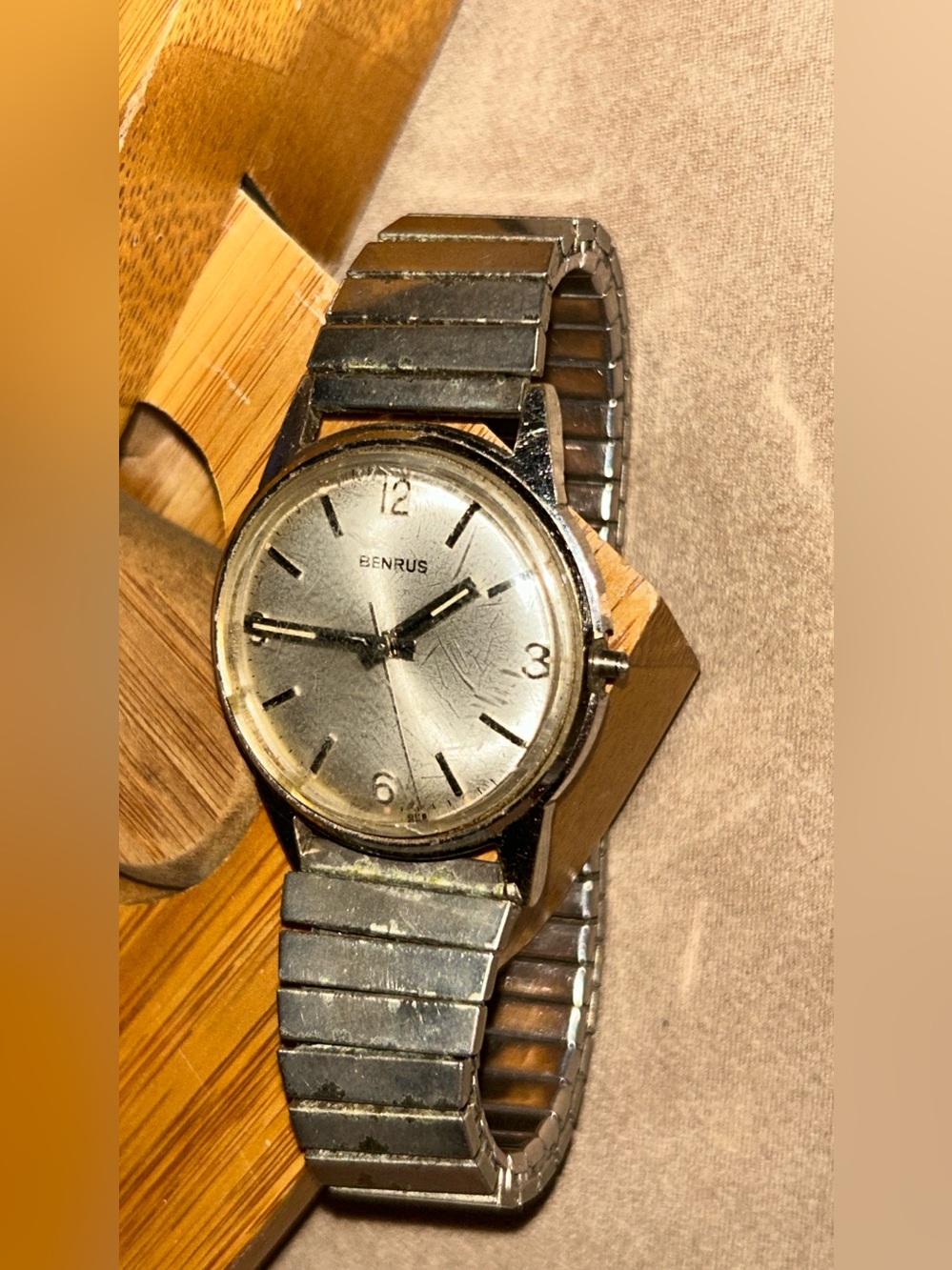 BENRUS RARE Men's Silver Dial Watch - Stainless Steel UNTESTED